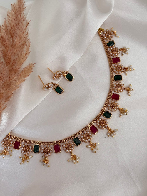 Kundan sleek necklace set