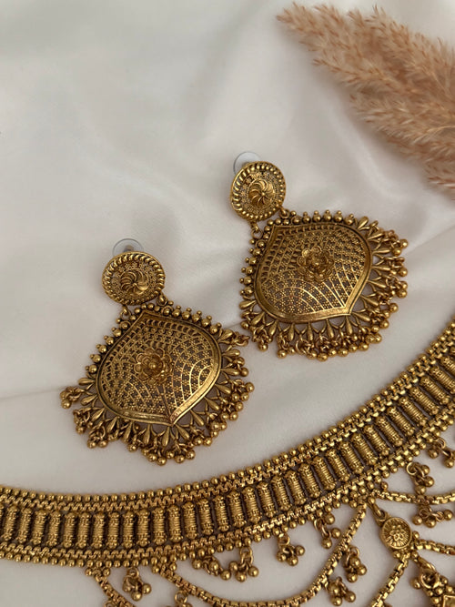 Jiya Gold Choker Set