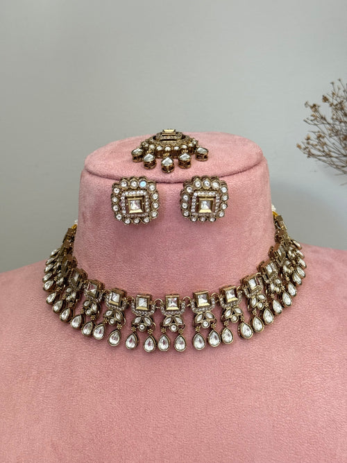 Uncut Kundan Necklace Set