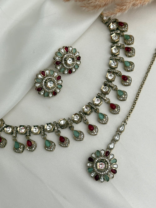 Uncut Kundan sleek necklace x studs