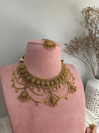 Neha Necklace Set