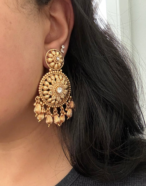Gold imitation earrings Set