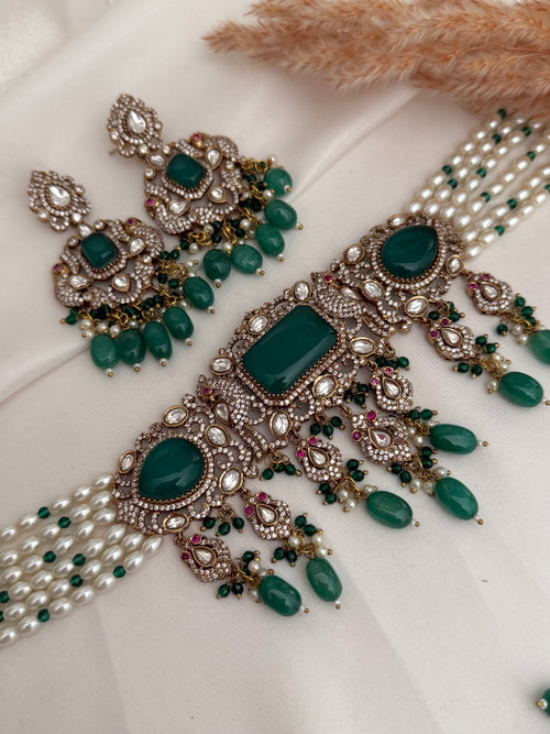 Emerald tyani Choker Set
