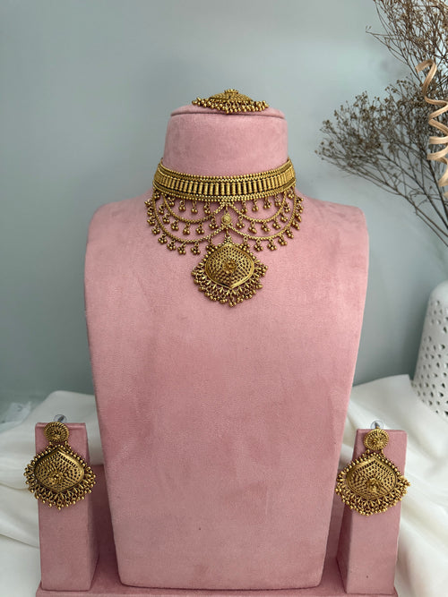 Jiya Gold Choker Set