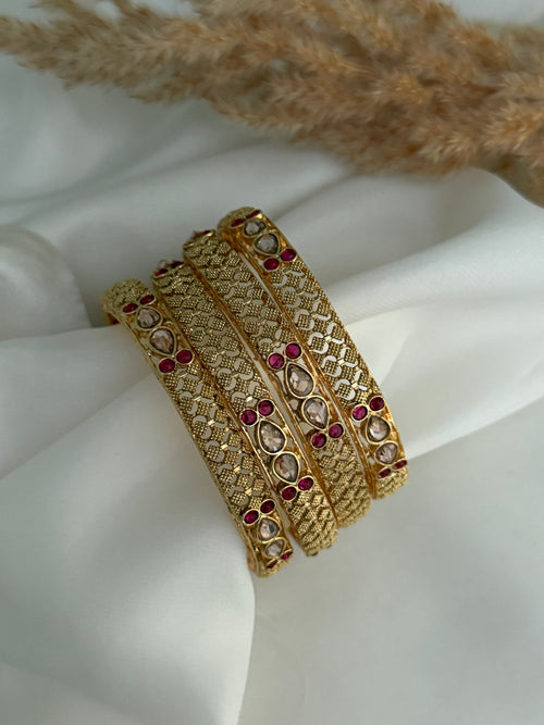 Gold imitation bangle Set of 4