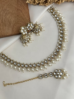Kundan Sleek Necklace Set