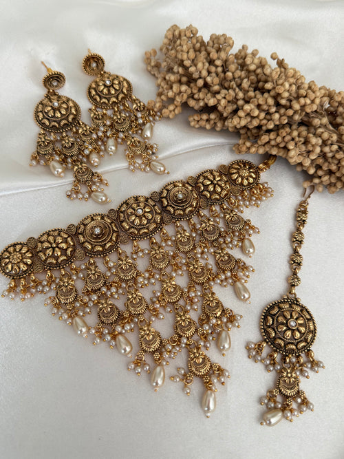 Sakshi choker Set