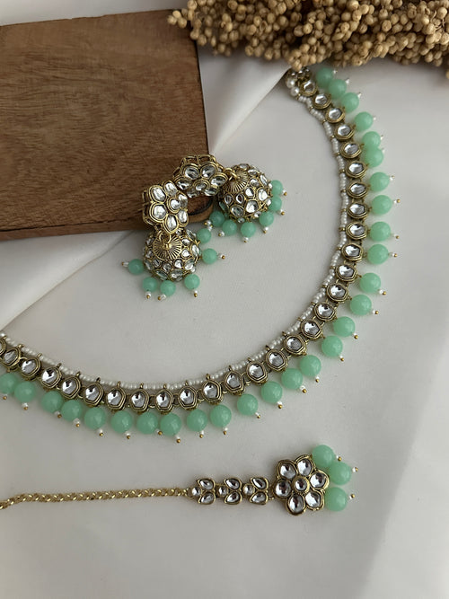 Kundan Sleek Necklace Set