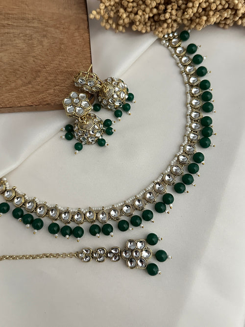 Kundan Sleek Necklace Set