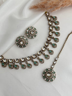 Uncut Kundan sleek necklace x studs