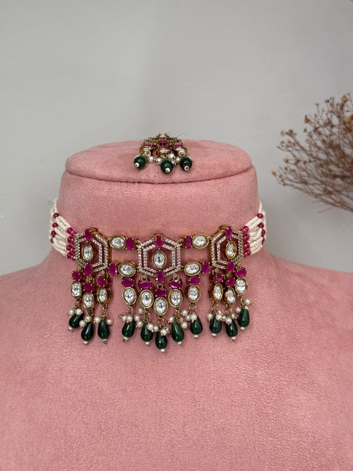 Tyani kundan choker set