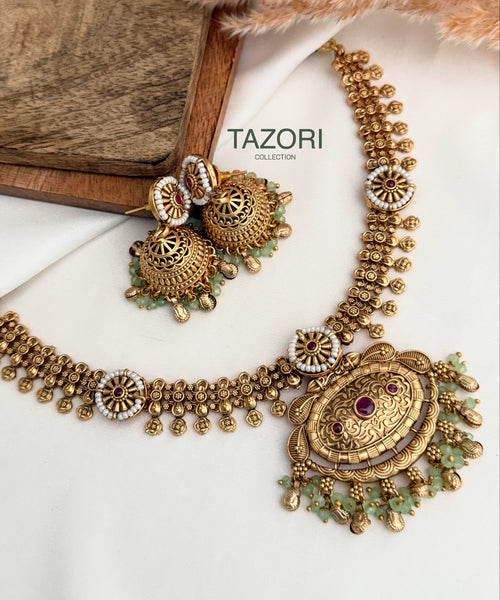 Niharika Necklace Set