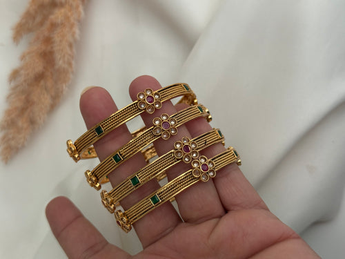Gold gold imitation bangles Set of 4
