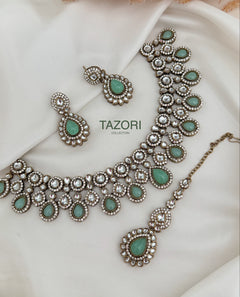 Uncut Kundan Necklace Set