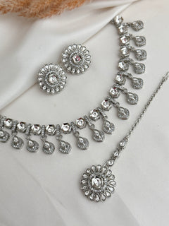 Uncut Kundan sleek necklace x studs