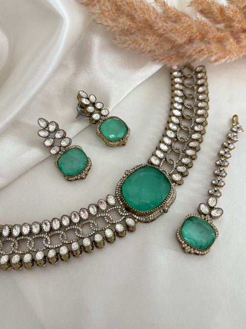 Ruhi tyani Choker Set