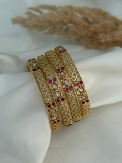 Gold imitation bangle Set of 4