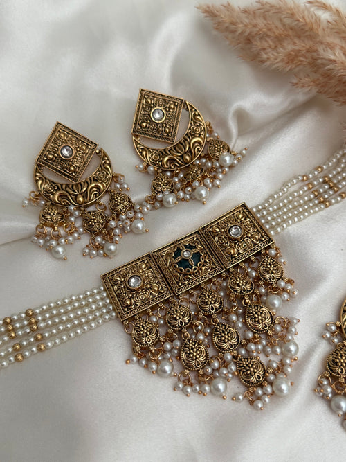 Aliya gold Choker Set