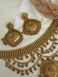 Jiya Gold Choker Set
