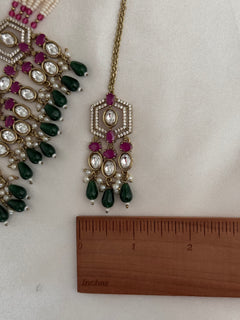 Tyani kundan choker set