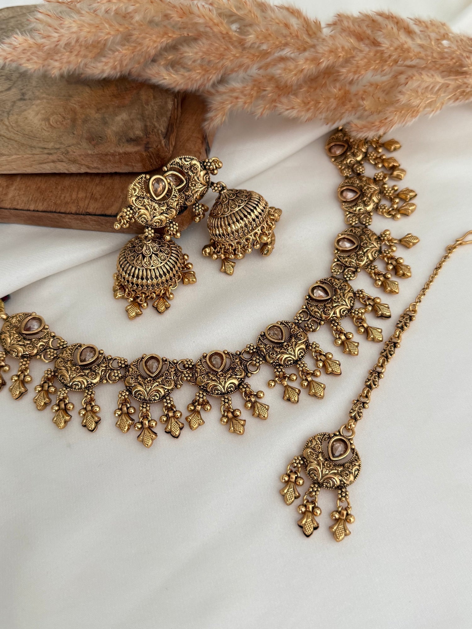 Jewellery as Heirloom: Passing Culture Through Generations in Canada