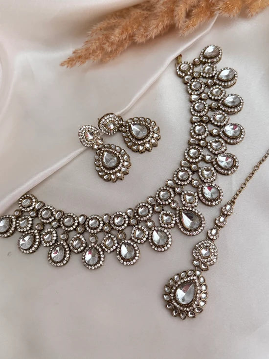 How to Style Kundan Jewelry for Weddings, Parties, and Festivals