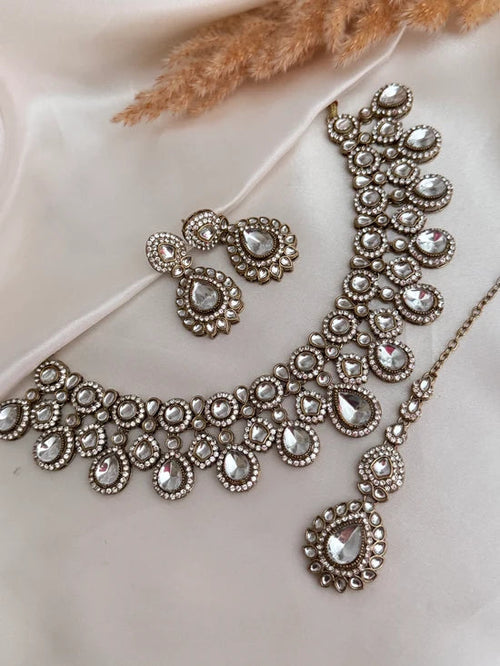 How to Style Kundan Jewelry for Weddings, Parties, and Festivals