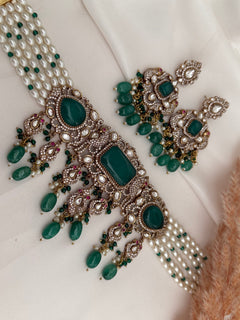 Emerald tyani Choker Set