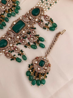 Emerald tyani Choker Set