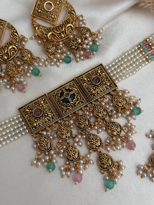 Aliya gold Choker Set