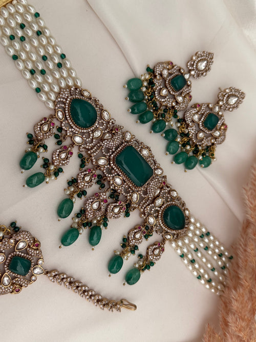 Emerald tyani Choker Set