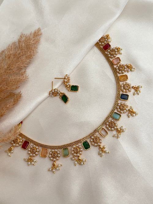 Kundan sleek necklace set