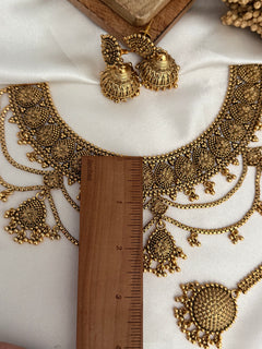 Neha Necklace Set