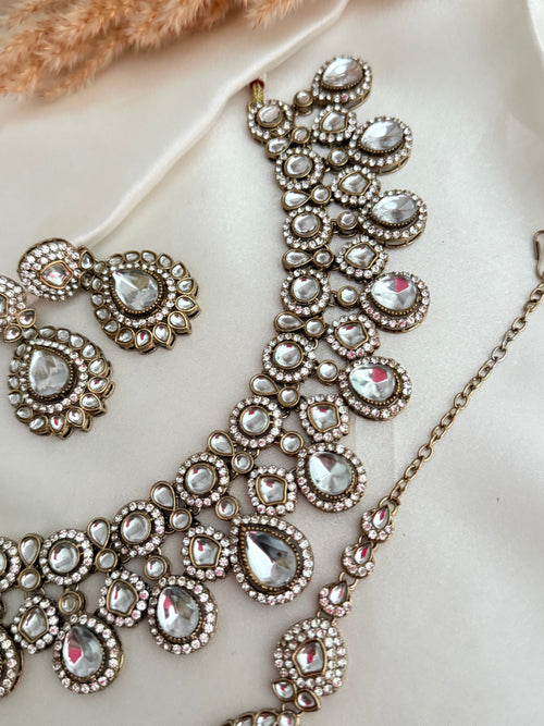 Uncut Kundan Necklace Set