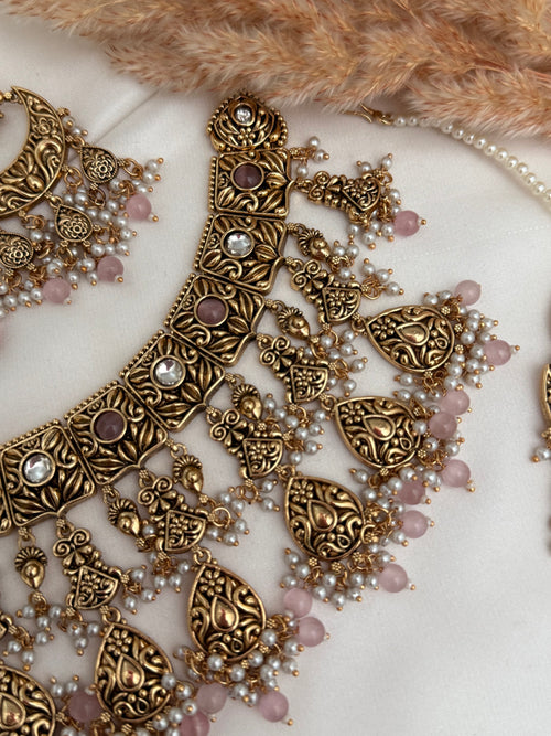 Pihu Necklace Set