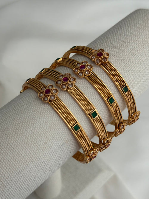Gold gold imitation bangles Set of 4