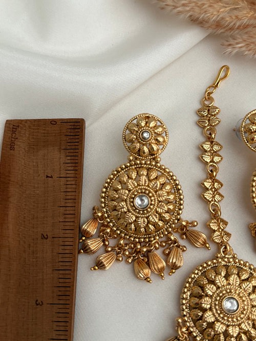 Gold imitation earrings Set