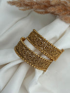 Gold screw bangle Set