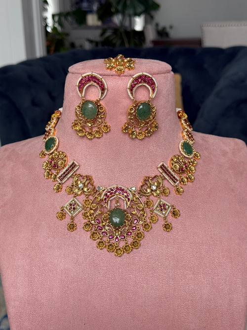 Heritage necklace set