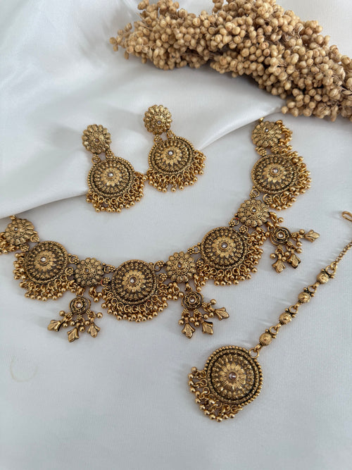 Aura gold necklace set