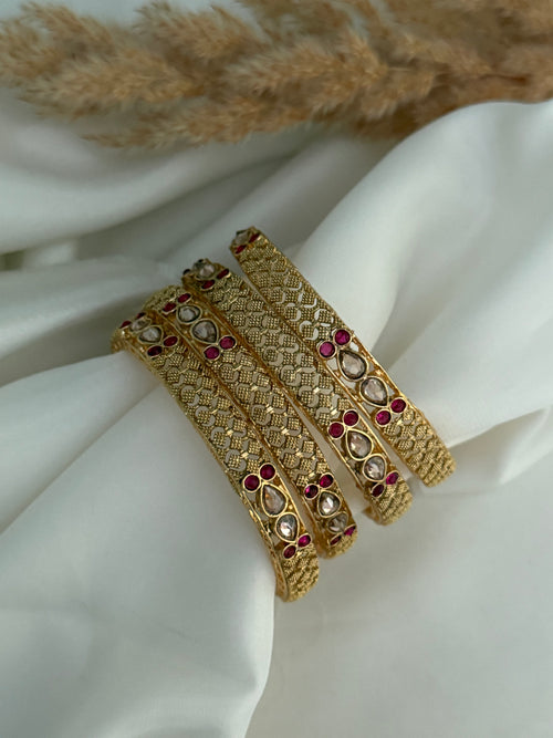 Gold imitation bangle Set of 4