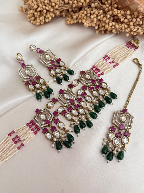 Tyani kundan choker set