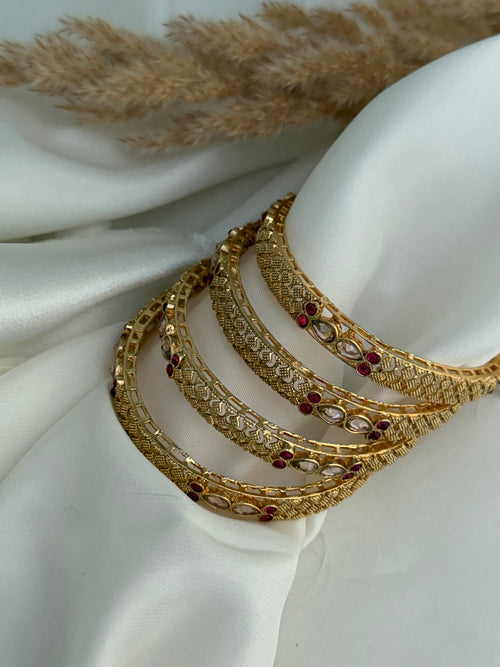Gold imitation bangle Set of 4