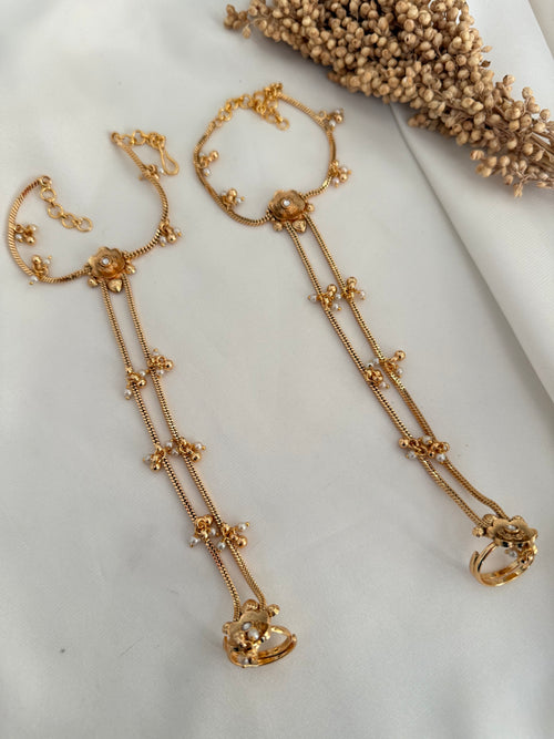 Pearl x gold hathphool set