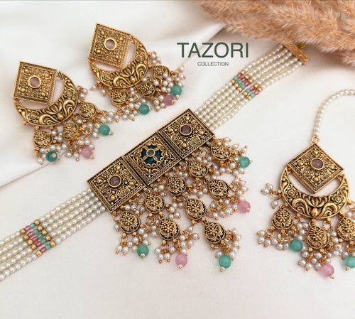 Aliya gold Choker Set
