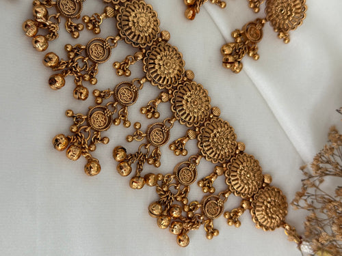 Gold choker set