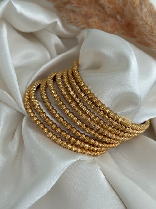 Gold imitation 8 bangles set