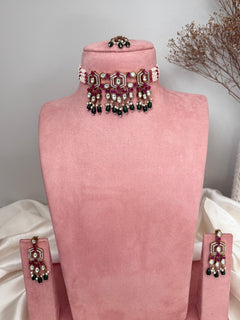 Tyani kundan choker set
