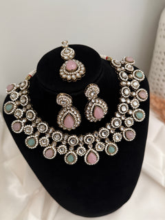 Uncut Kundan Necklace Set
