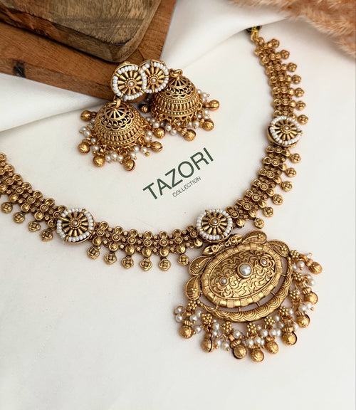 Niharika Necklace Set
